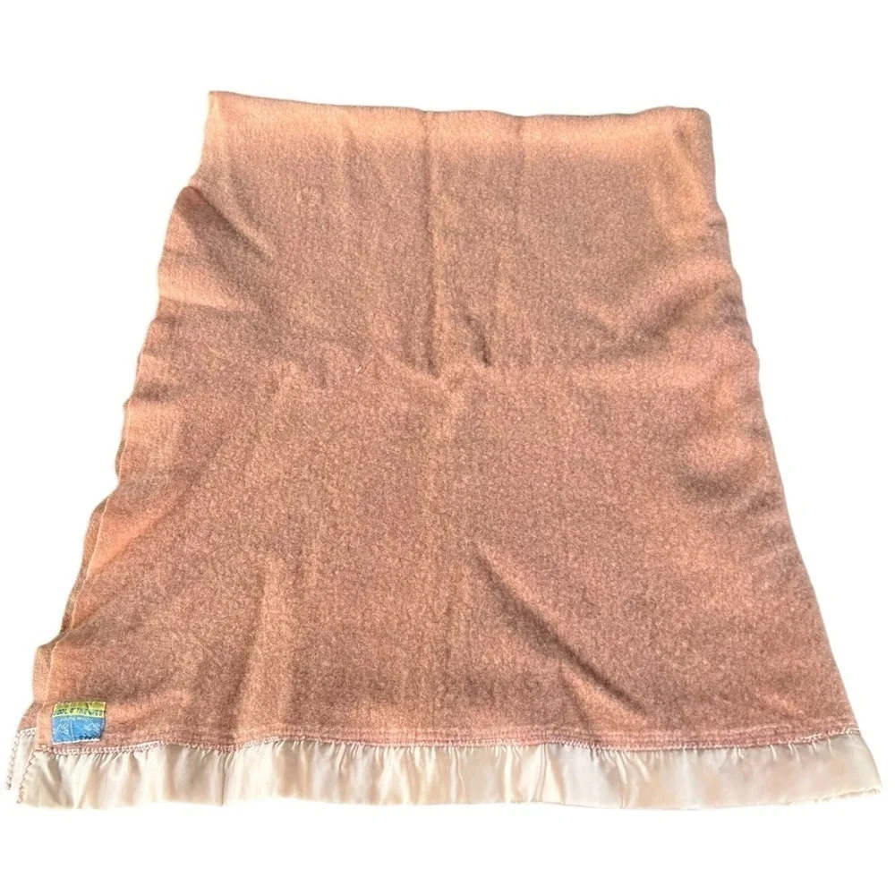 VTG Wool O’ The West Apricot Satin Trim Wool Blanket Portland Woolen Mills READ